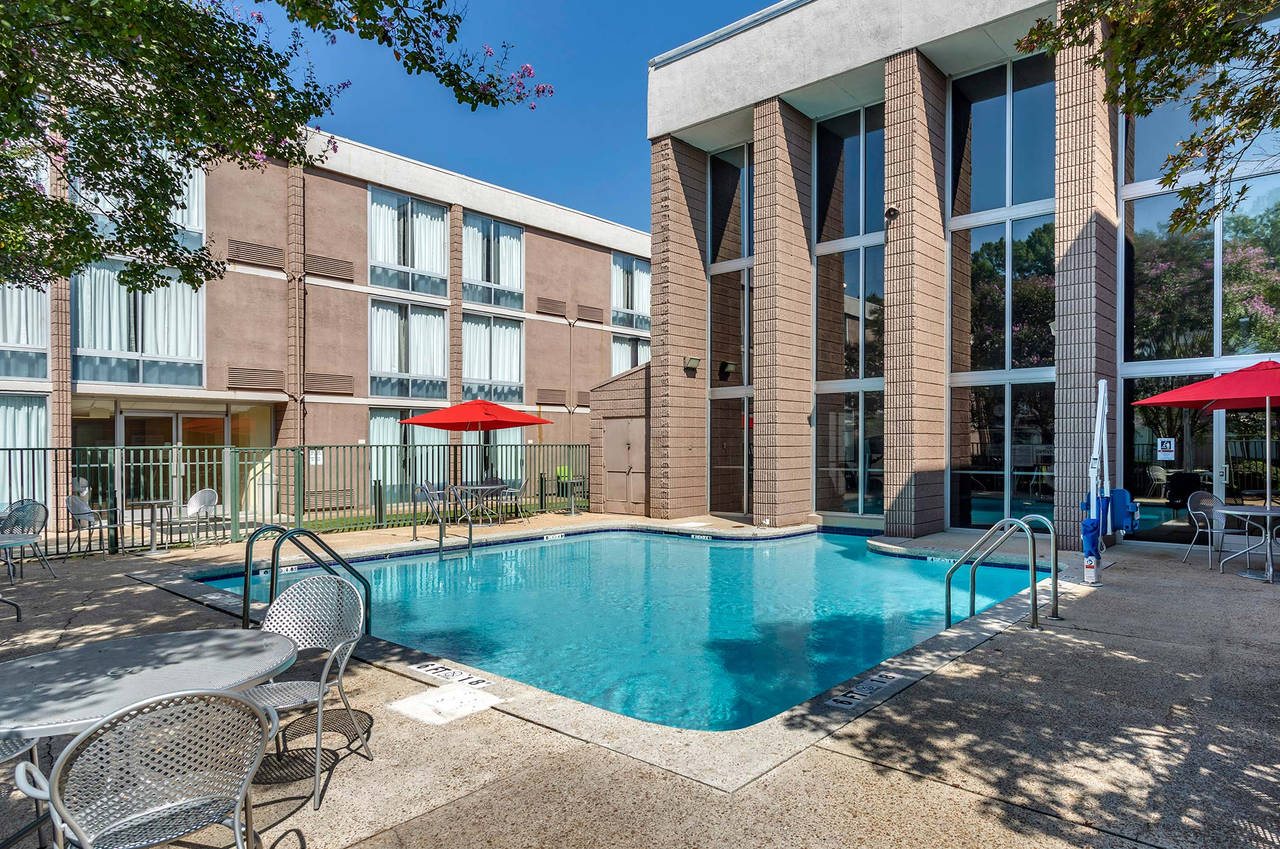 Clarion Inn Sheffield Muscle Shoals pool